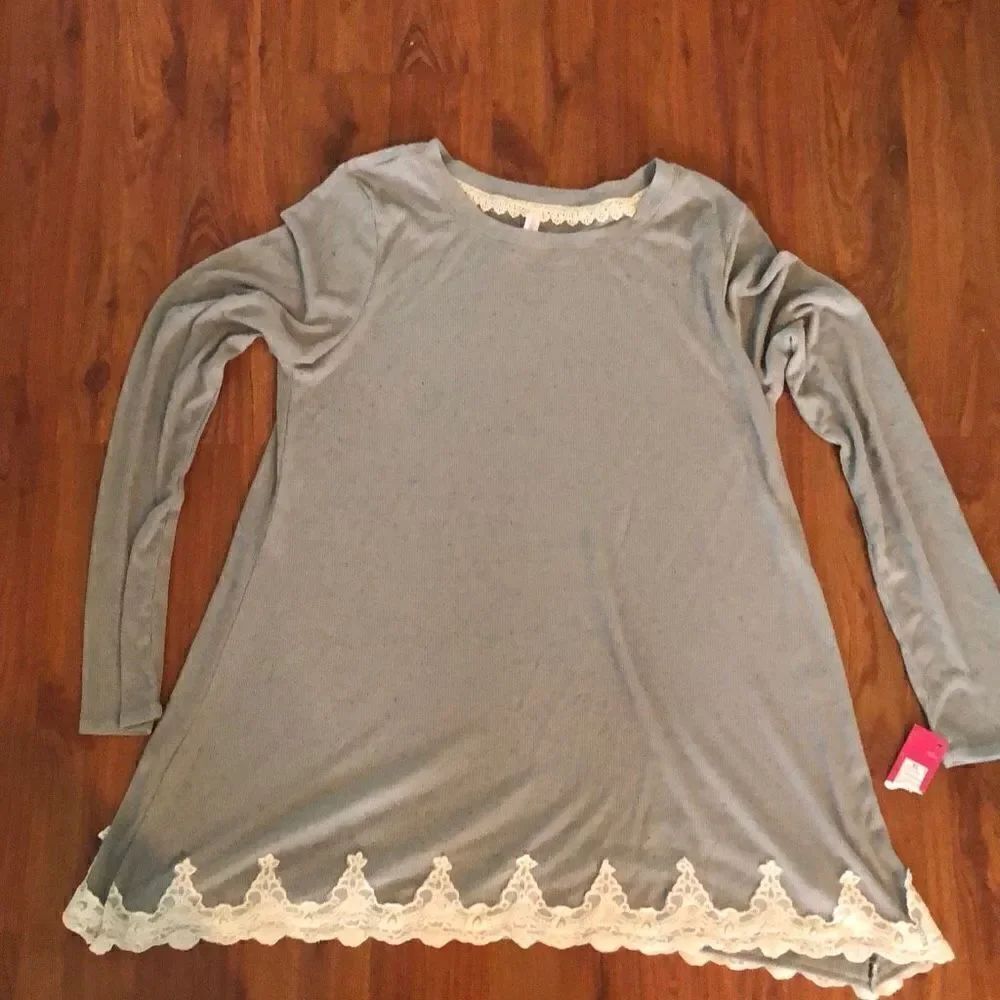 NWT Xhilaration Sage green a-line long sleeve ribbed top with lace. XL